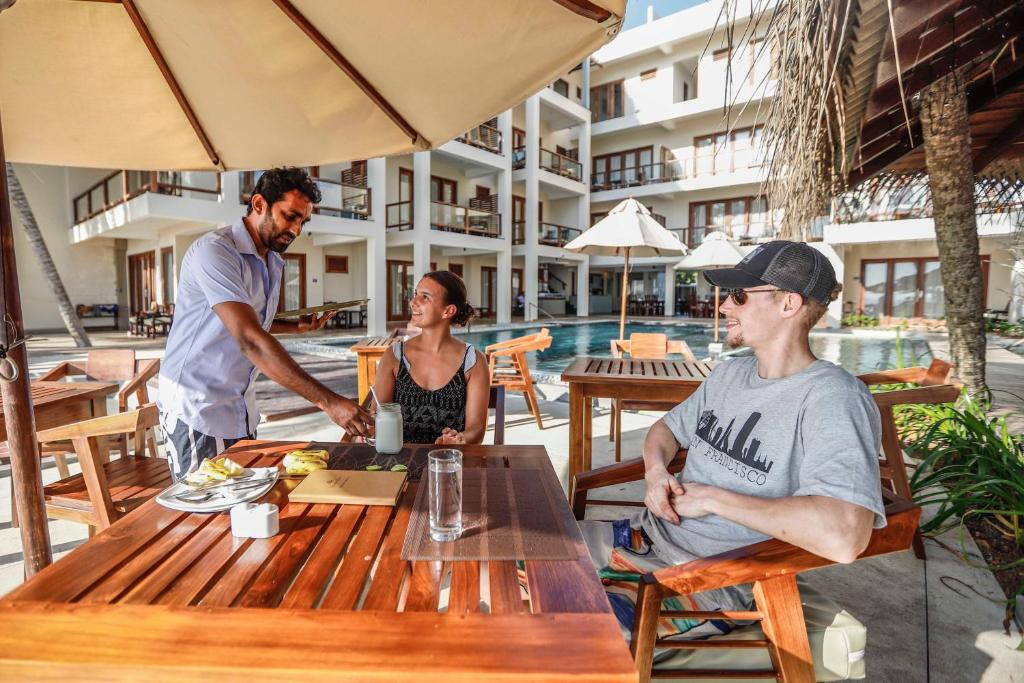 SAPPHIRE SEAS BEACHFRONT HOTEL — фото 18