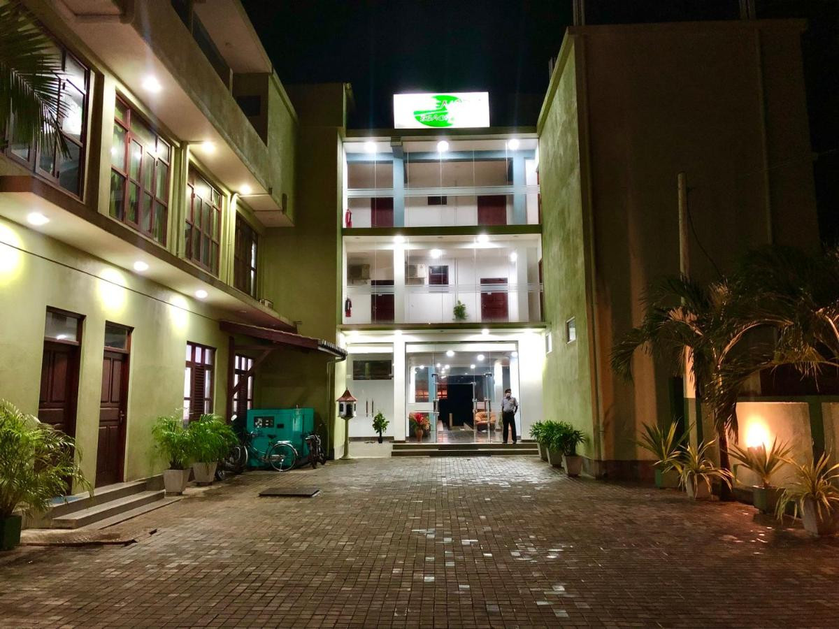 SERENADE BEACH HOTEL — фото 2