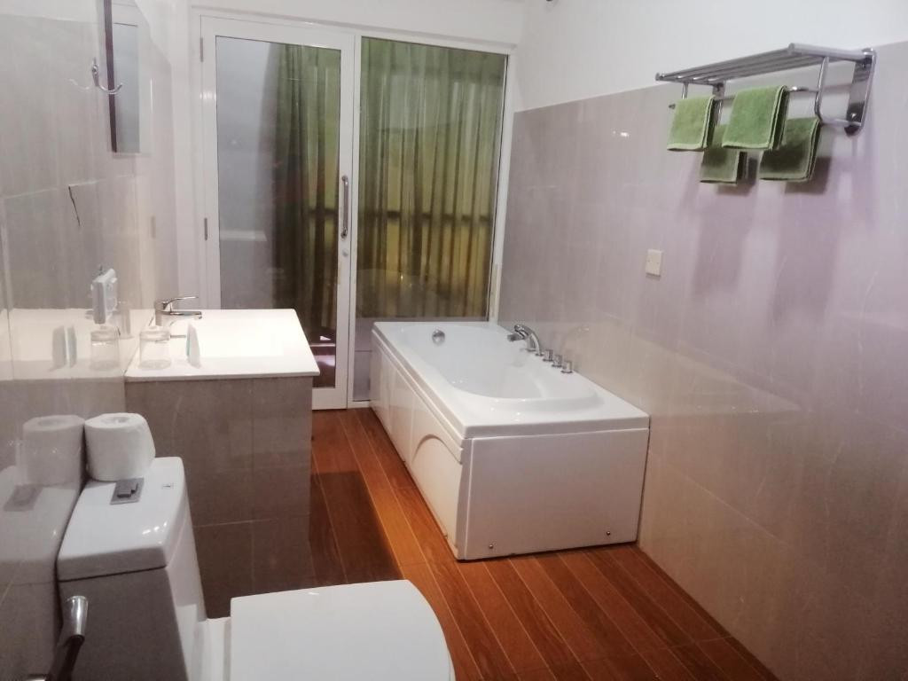 SERENADE BEACH HOTEL — фото 12
