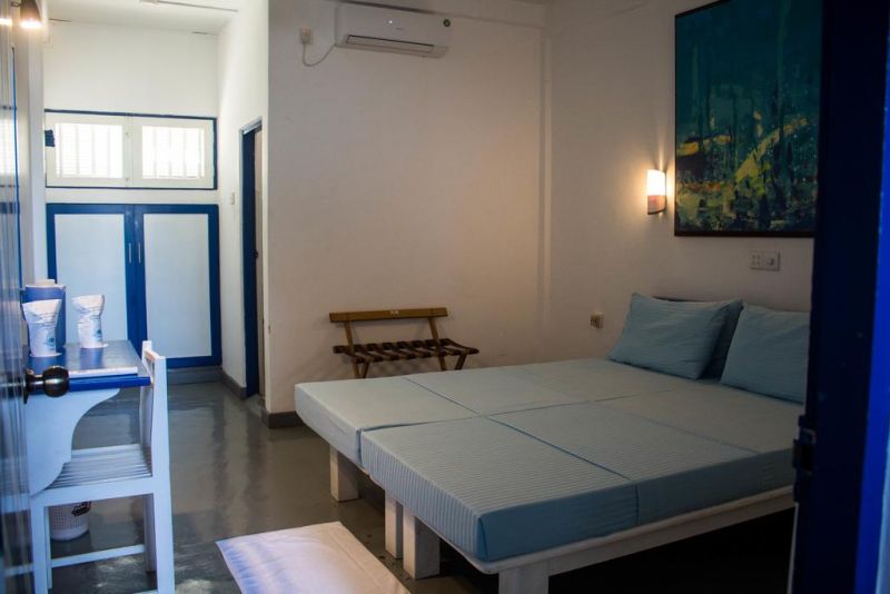 THE BLUE STRIPE INN — фото 12