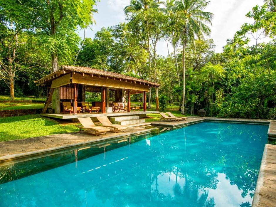 THE RIVER HOUSE
