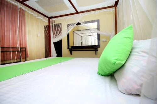 VILLA COAST HIKKADUWA