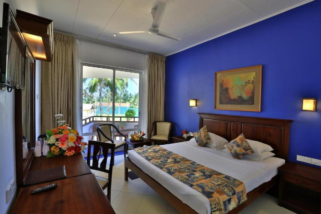 HIBISCUS BEACH HOTEL & VILLAS — фото 2