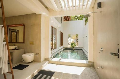 HIBISCUS BEACH HOTEL & VILLAS — фото 3