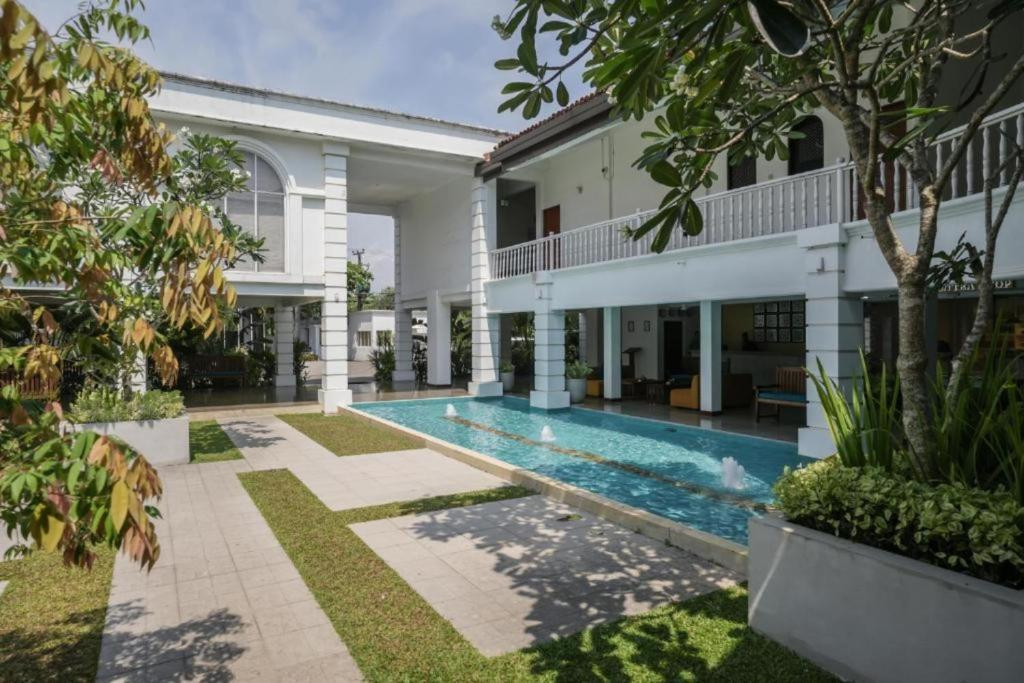 HIBISCUS BEACH HOTEL & VILLAS — фото 4