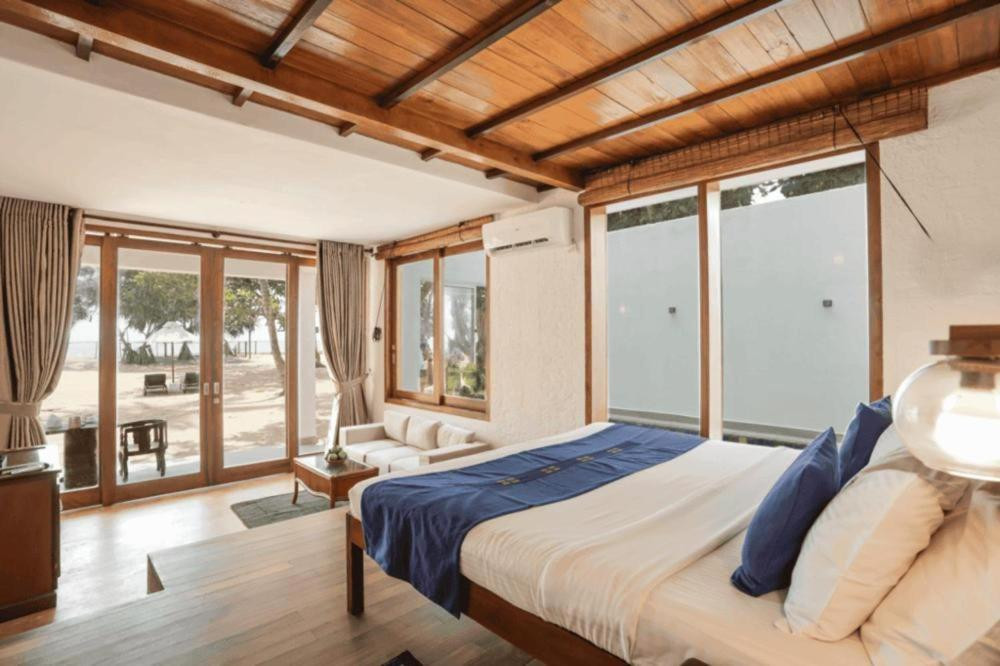 HIBISCUS BEACH HOTEL & VILLAS — фото 13
