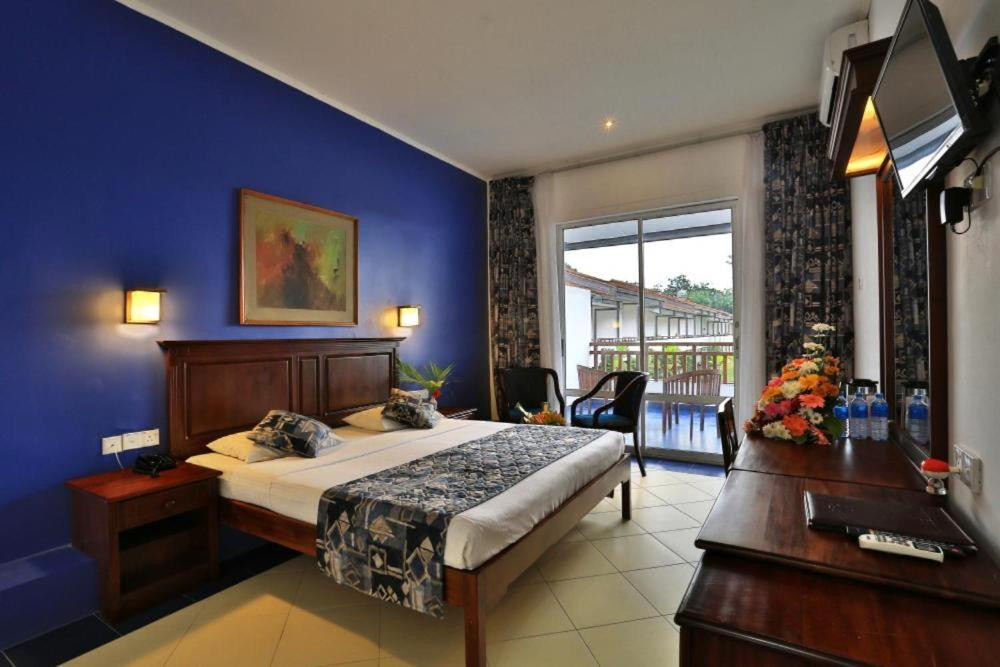 HIBISCUS BEACH HOTEL & VILLAS — фото 18