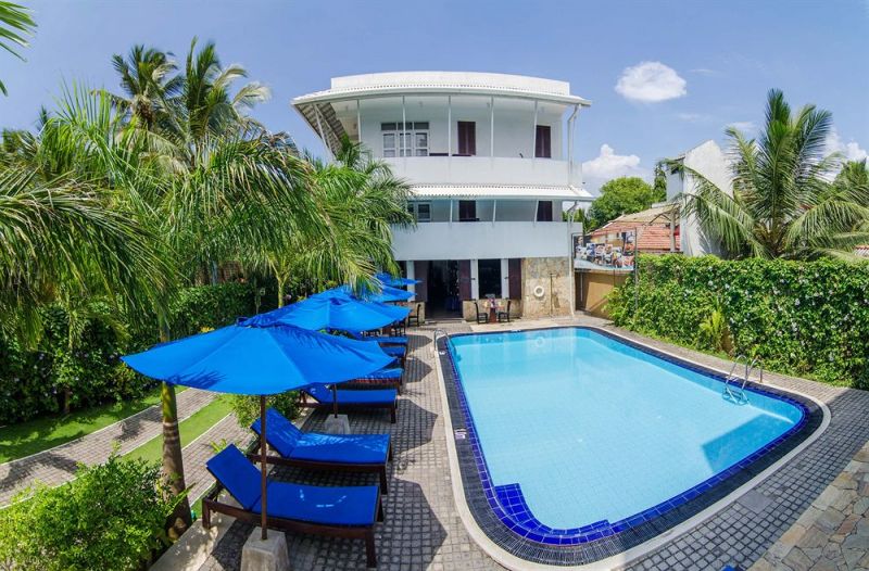 ST. LACHLAN HOTEL & SUITES