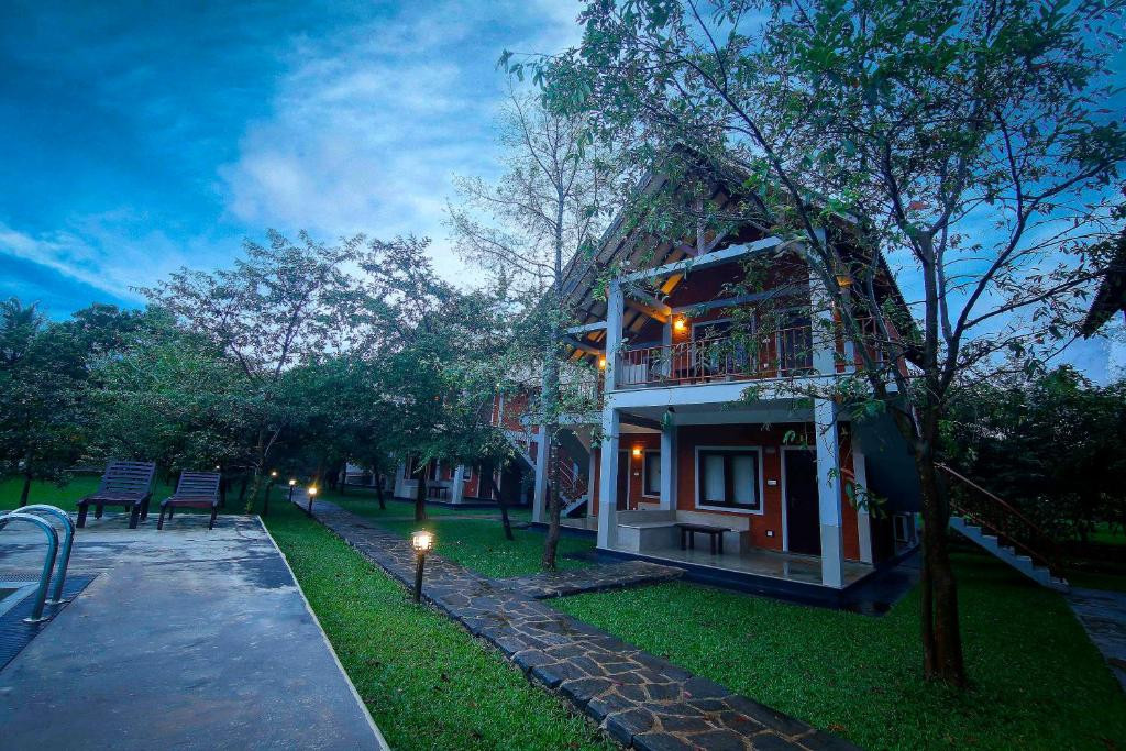 ELEPHAS RESORT AND SPA — фото 2