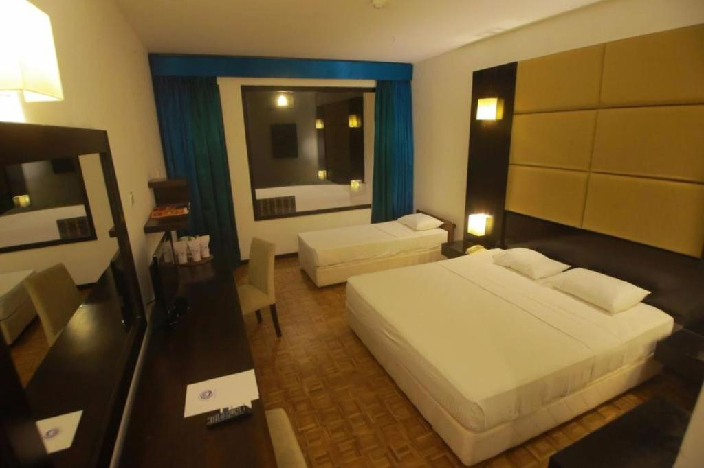 PEACOCK BEACH HOTEL — фото 10