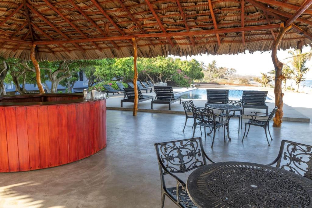 PEACOCK BEACH HOTEL — фото 17