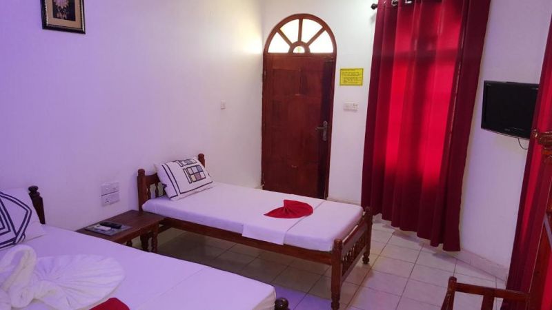 SEA VIEW BEACH HOTEL NILAVELI — фото 18