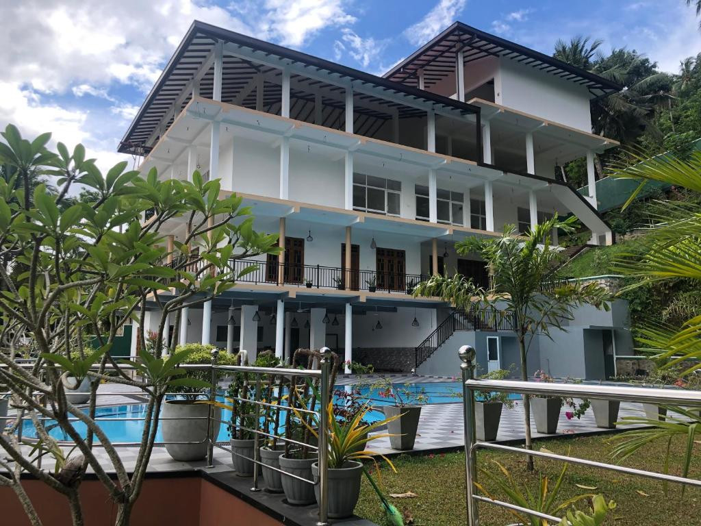 CORAL PALM VILLA & APARTMENTS