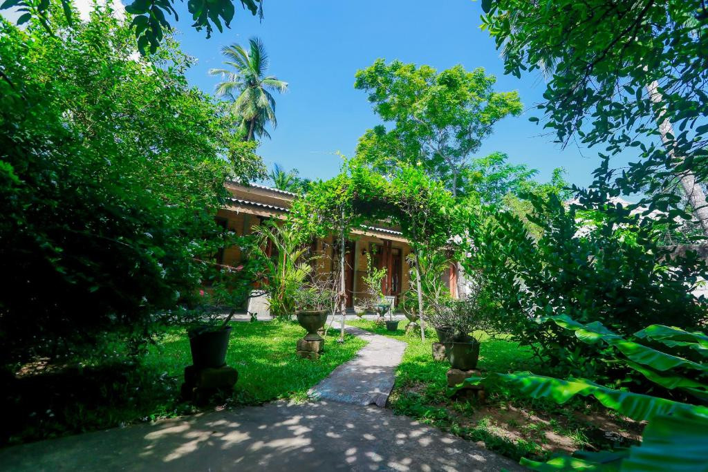 DANDELION UNAWATUNA GUEST HOUSE — фото 7