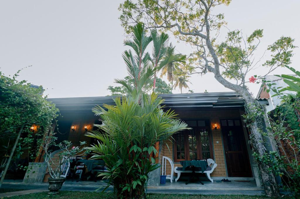 DANDELION UNAWATUNA GUEST HOUSE — фото 17