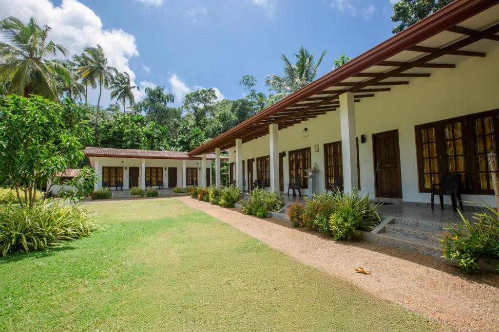 ESCAPE ESSENCE UNAWATUNA