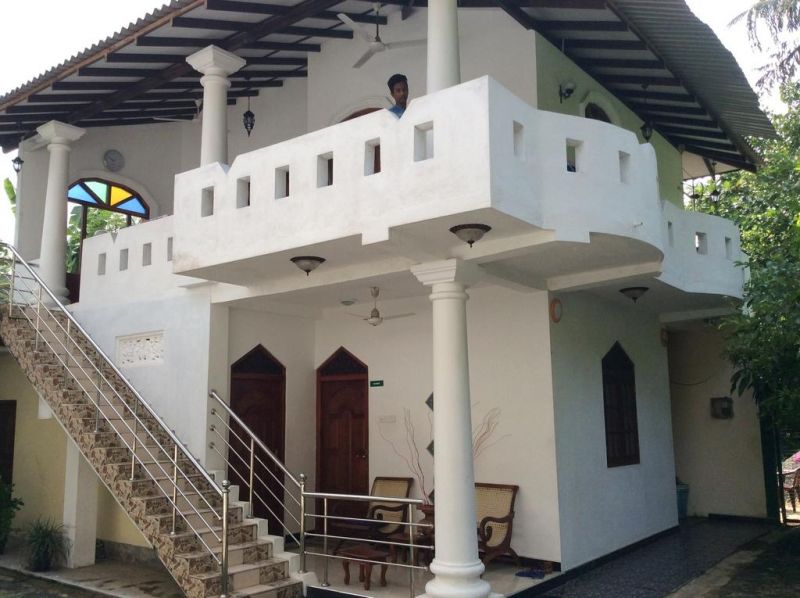 TINY ROYAL PALACE