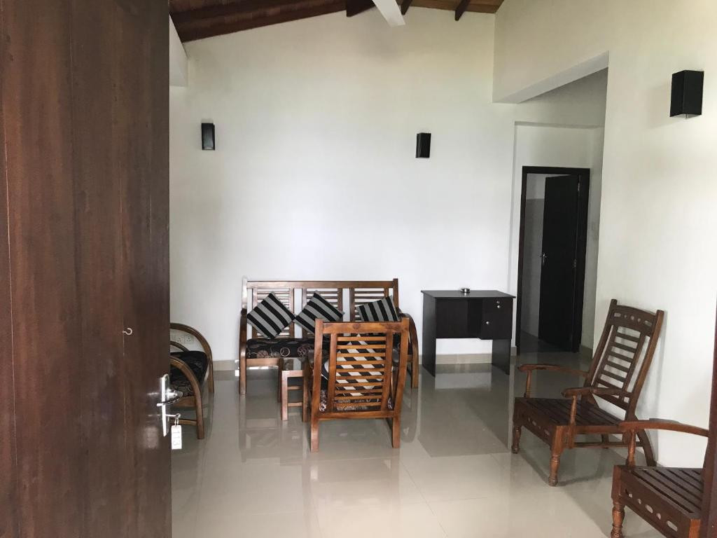 UNAWATUNA BEACH BUNGALOW — фото 15