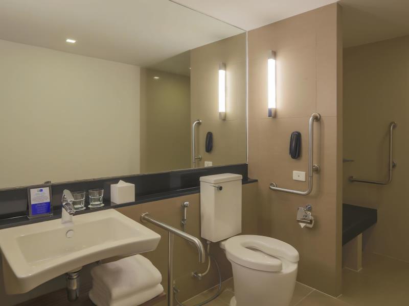 HOLIDAY INN EXPRESS BANGKOK SATHORN — фото 2