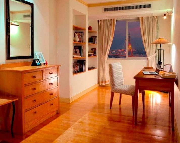 RIVERFRONT RESIDENCE