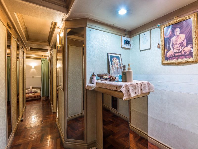 SILOM AVENUE INN — фото 17