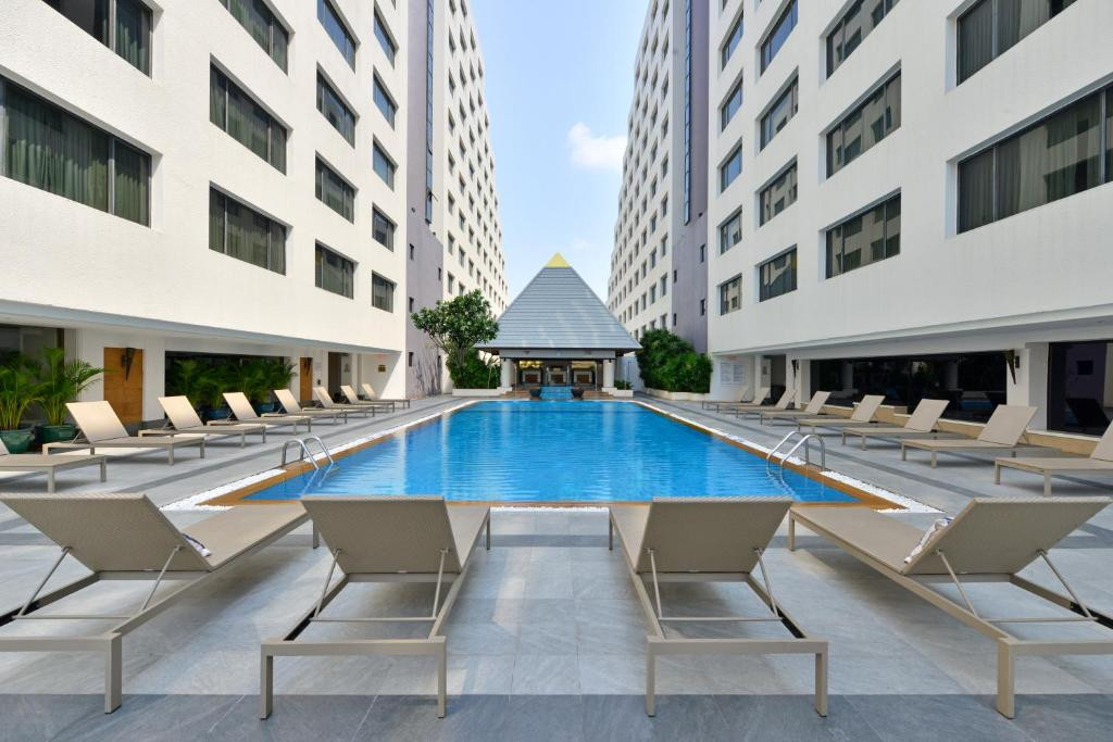 THE TWIN TOWERS HOTEL