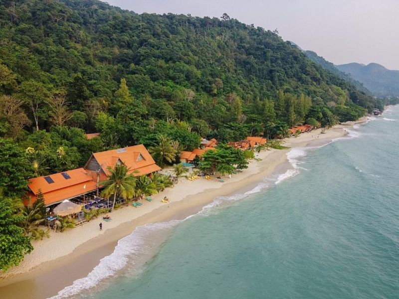 WHITE SAND BEACH RESORT