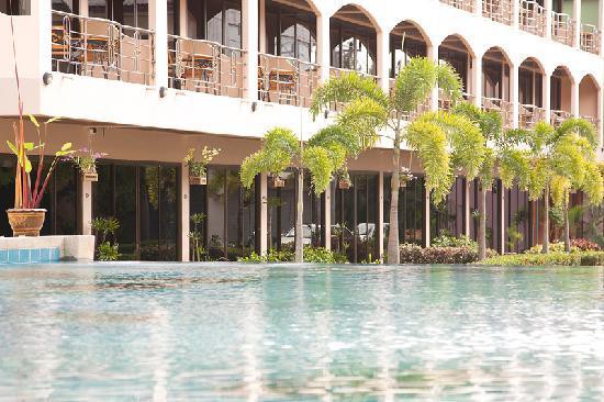 CHECK INN RESORT