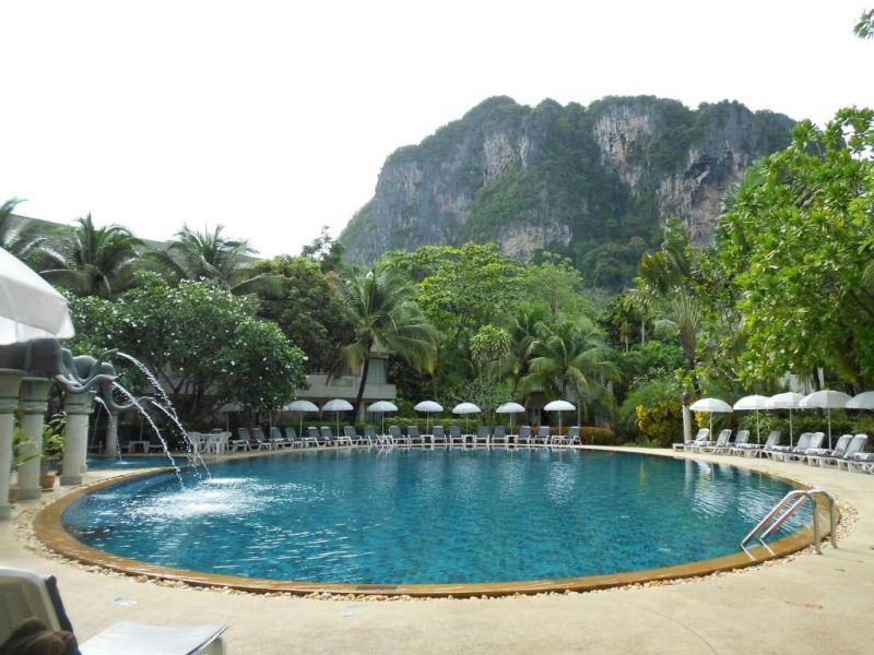 GOLDEN BEACH RESORT