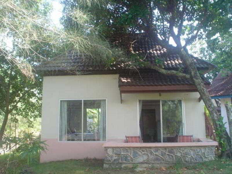 GOOD DAYS LANTA BEACH RESORT
