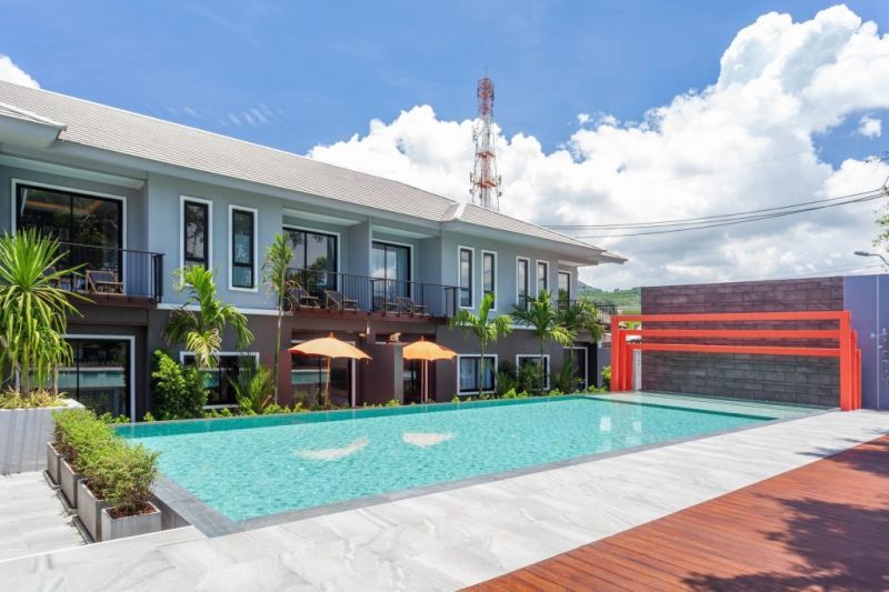 THE LAKE CHALONG HOTEL