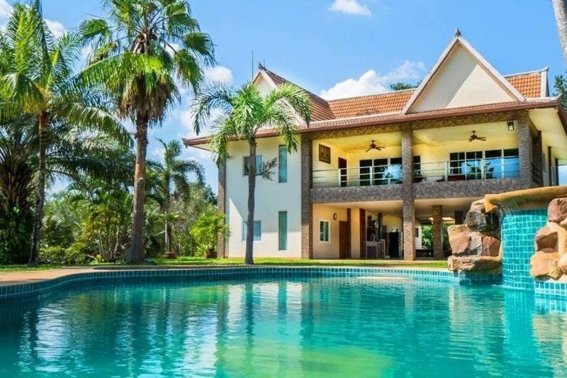 CAPITAL O 916 CHILL CHILL D POOL VILLA — фото 2
