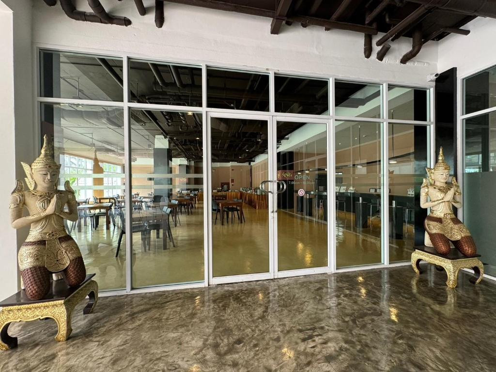 CROWN PATTAYA BEACH HOTEL — фото 17