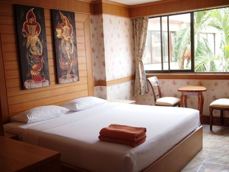 DREAM HOTEL