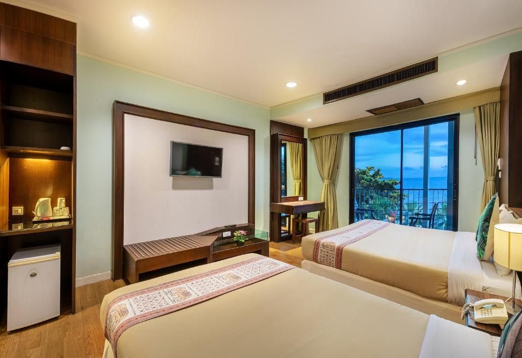 THE JOMTIEN TWELVE — фото 2