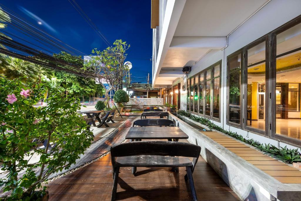 THE JOMTIEN TWELVE — фото 6