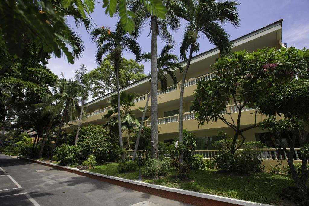 TWIN PALMS RESORT