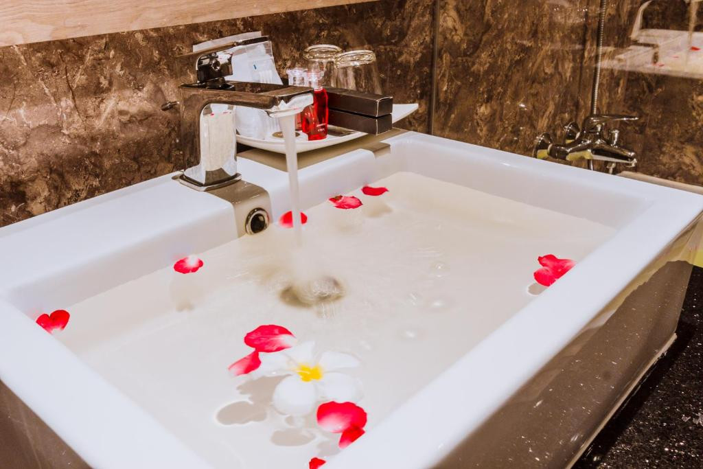 AIRPORT BEACH HOTEL PHUKET — фото 4