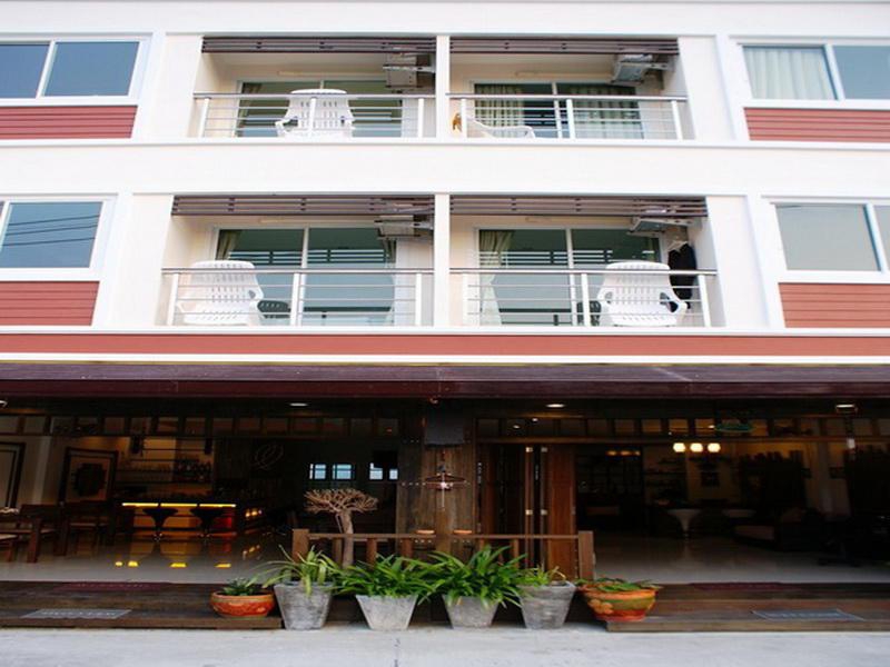 ATHOME HOTEL TWO NANAI 8 & THAI KITCHEN