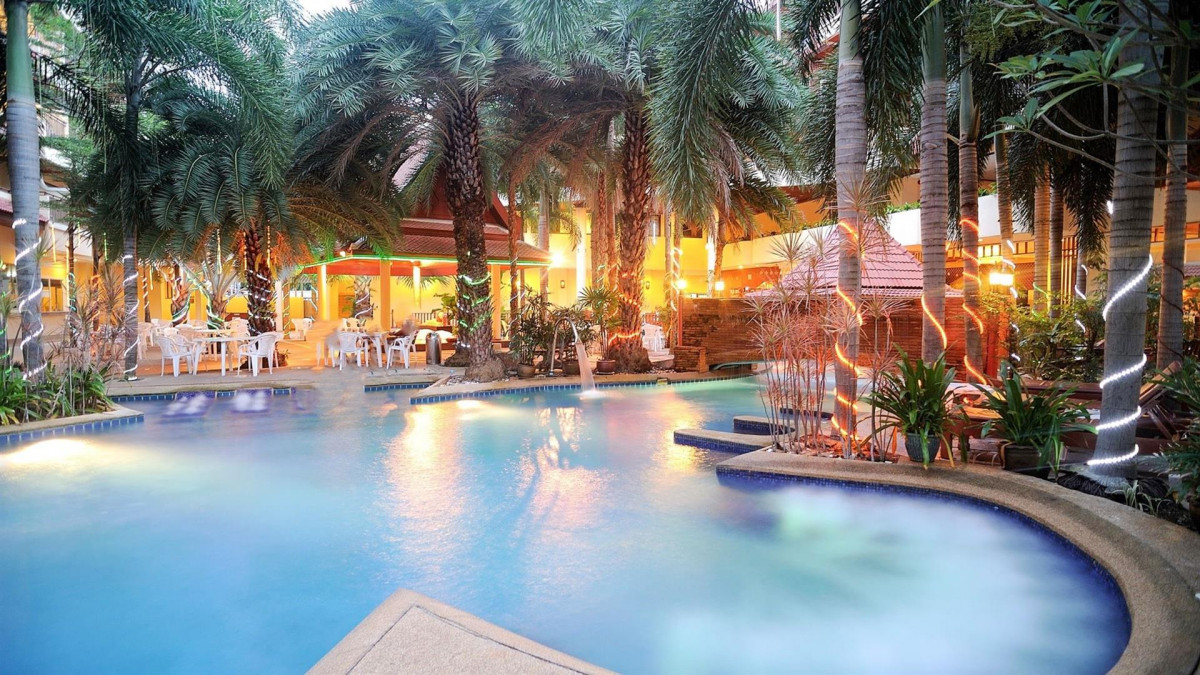 B BURI HOTEL