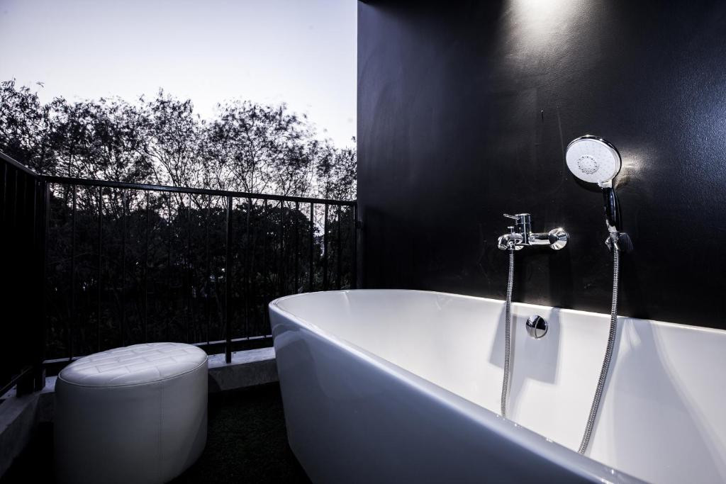 BLU MONKEY HUB AND HOTEL — фото 4