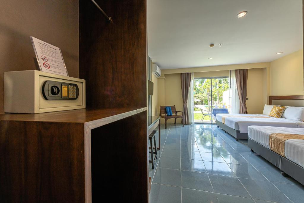 BLUE BEACH GRAND RESORT AND SPA (EX. CHALONG BEACH HOTEL & SPA) — фото 6
