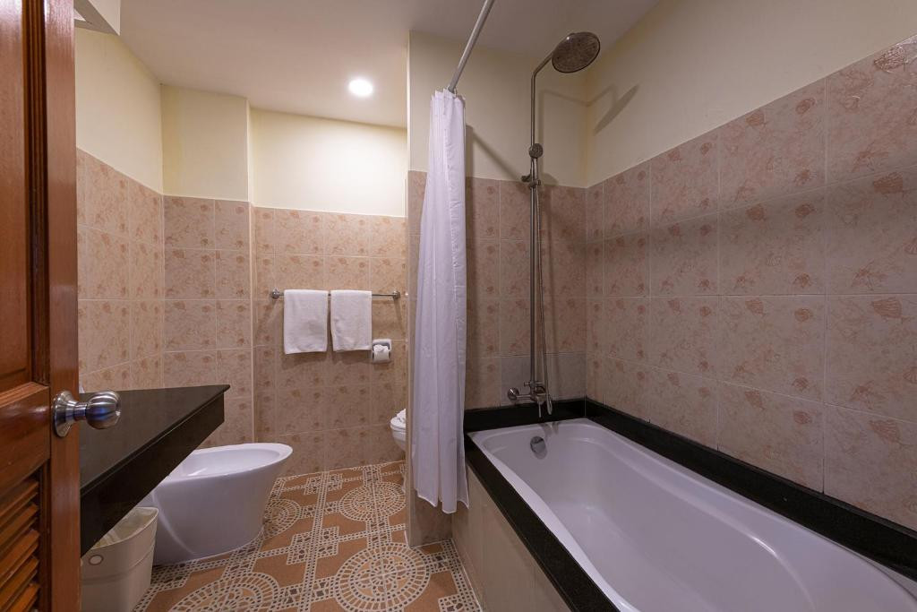 BLUE BEACH GRAND RESORT AND SPA (EX. CHALONG BEACH HOTEL & SPA) — фото 13
