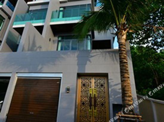 BUKIT POOL VILLAS