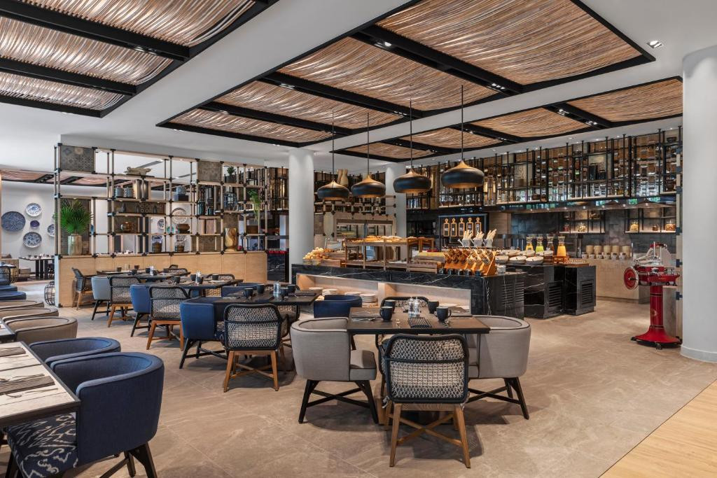 FOUR POINTS BY SHERATON PHUKET PATONG BEACH RESORT — фото 12