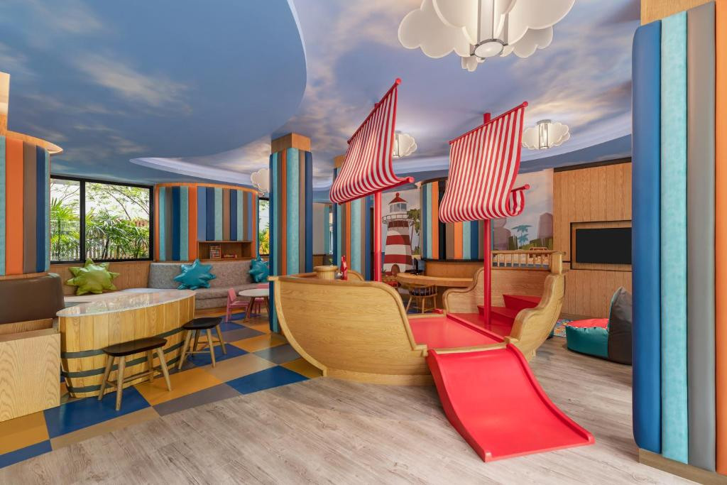 FOUR POINTS BY SHERATON PHUKET PATONG BEACH RESORT — фото 17