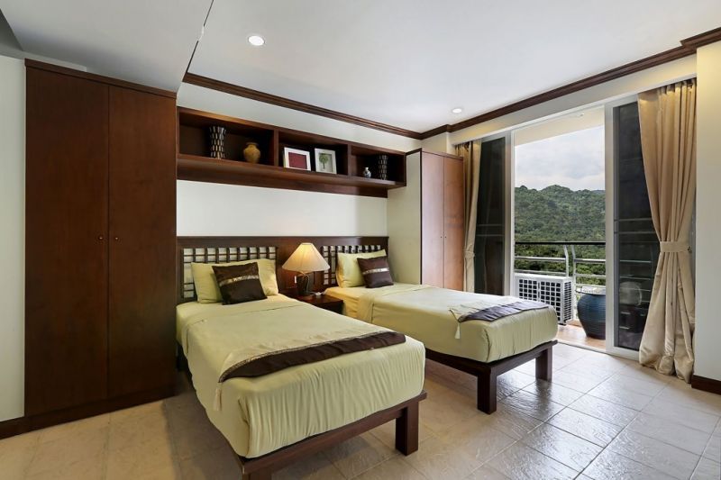 KARON VIEW ROYAL LOTUS