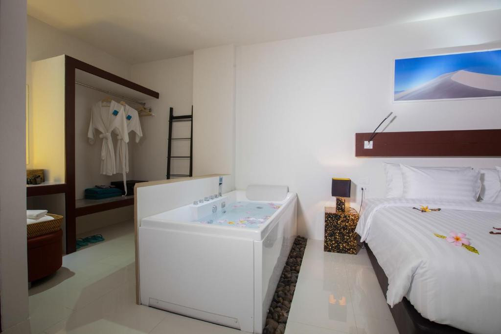 NORN TALAY SURIN BEACH (EX. SURIN BEACH RESORT) — фото 18
