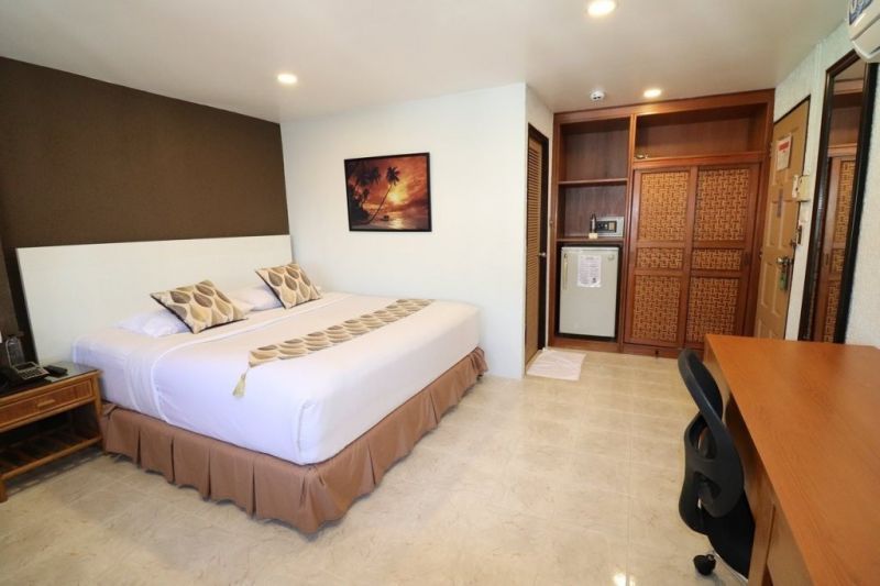 SUMMER BREEZE HOTEL