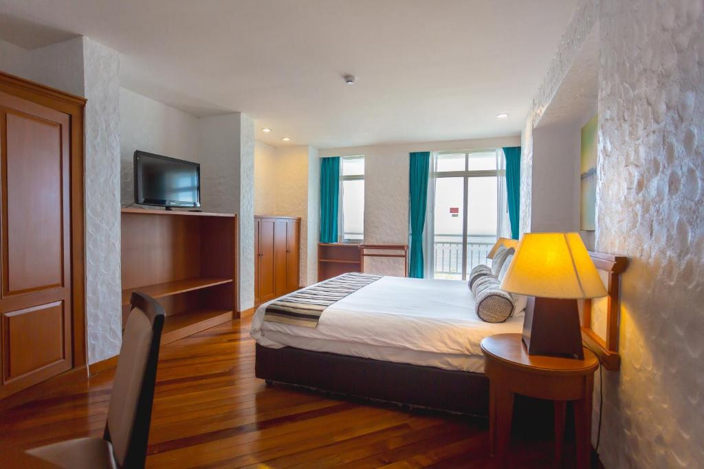 THE WATERFRONT SUITES BY CENTARA — фото 6